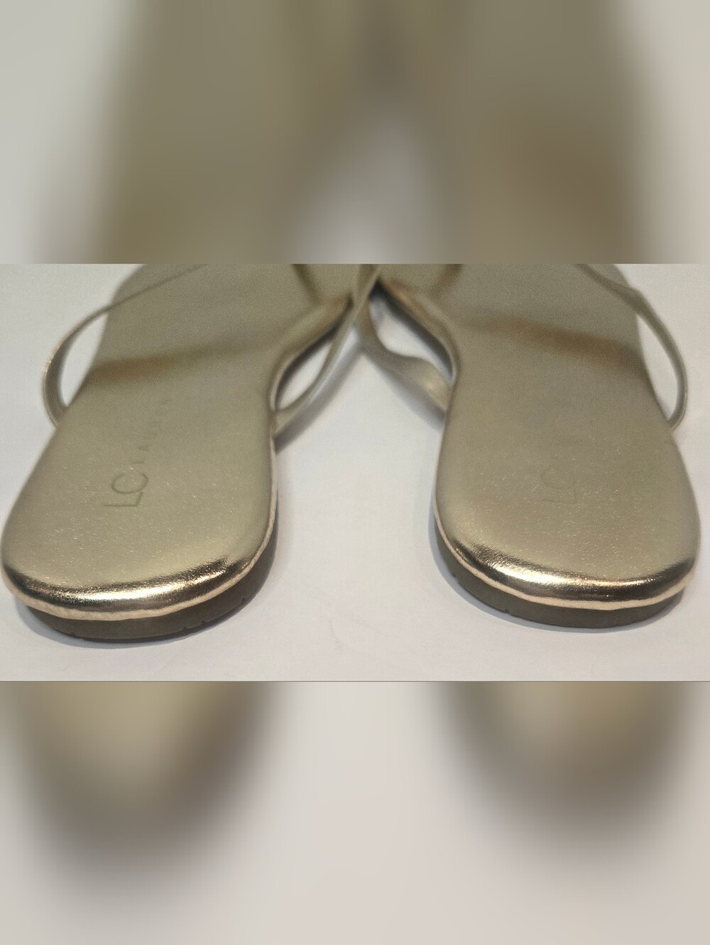 Lauren Conrad Metallic Gold Women's Flip Flop Sandals NEW - Picture 4 of 6